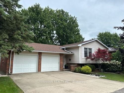 73 Sunset Ave, Warwick, ON, N0M2S0 | Card Image