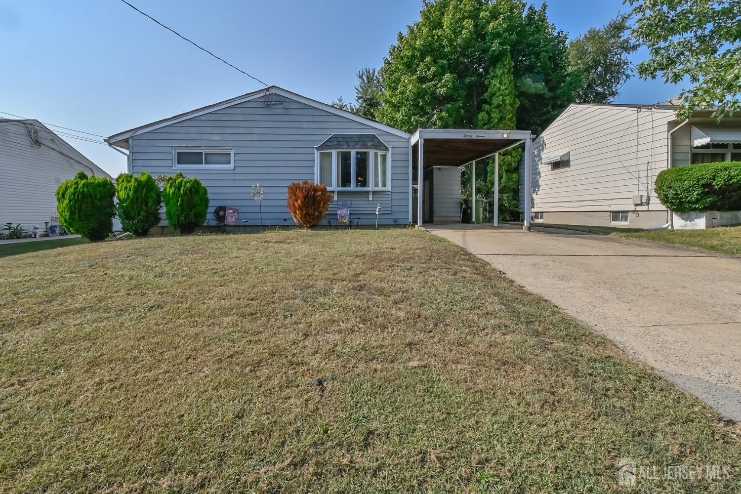 Buttonwood Dr, Parlin, NJ 08859
