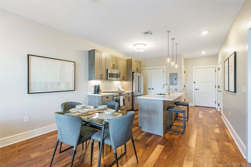 611-990 Corporate Drive, North Hempstead, NY, 11590 | Card Image