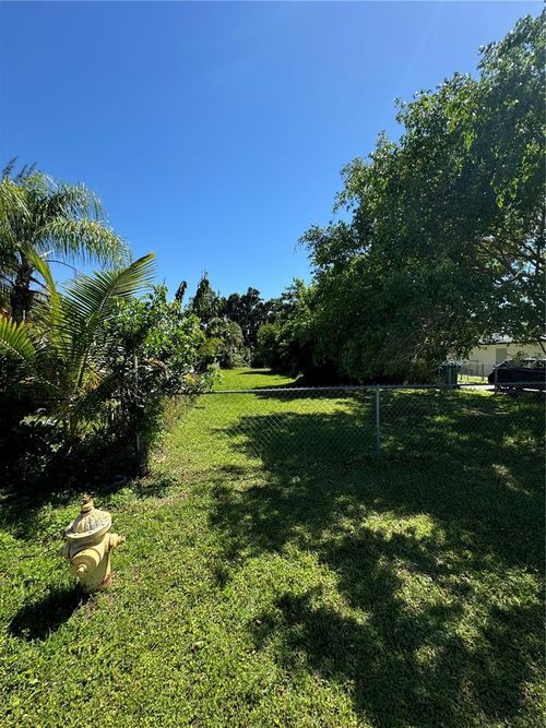 3030 Karen Dr, Naples, FL, 34112-7363 | Card Image