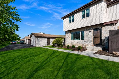 783 Bon Terre Rd, New Lenox, IL, 60451-3635 | Card Image