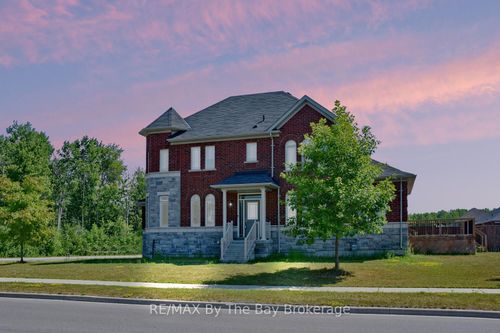 52 Pearl St, Wasaga Beach, ON, L9Z0G8 | Card Image