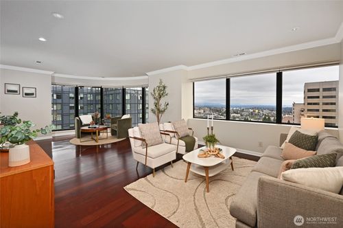 apt-16c-1301 Spring St, Seattle, WA, 98104-1352 | Card Image