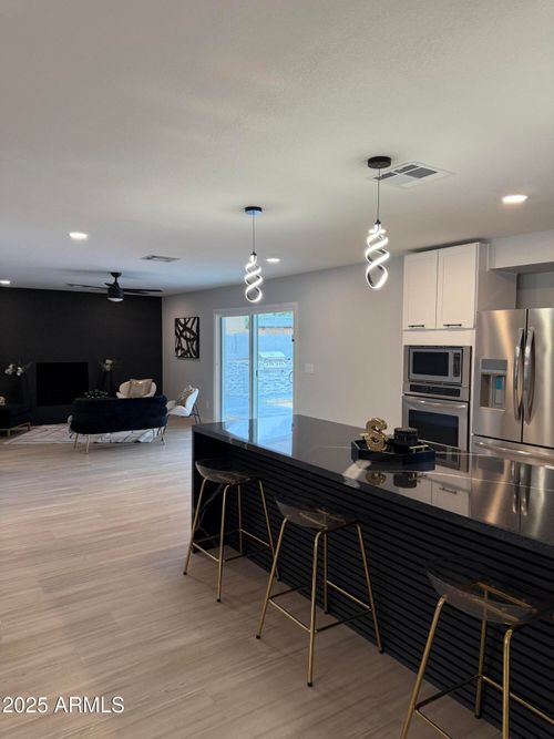 1111 E Village Circle Dr N, Phoenix, AZ, 85022-4812 | Card Image