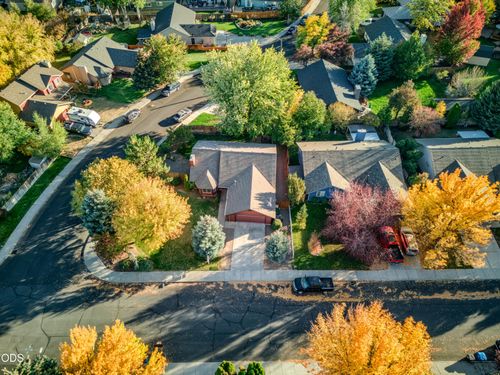 2120 Nw Ivy Ave, Redmond, OR, 97756-8442 | Card Image