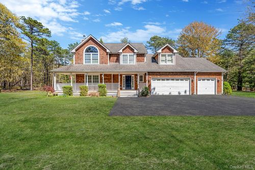 41 N Cozine Rd, Manorville, NY, 11949-3031 | Card Image