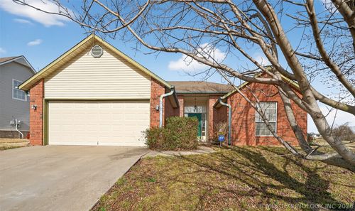 2502 Sw Wolf Run Drive, Claremore, OK, 74017 | Card Image