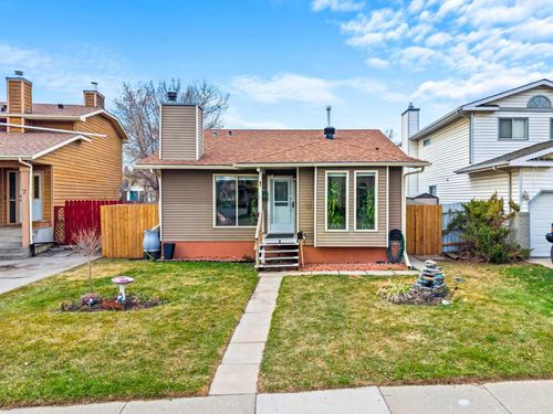 11 Deersaxon Cir Se, Calgary, AB, T2J6V8 | Card Image