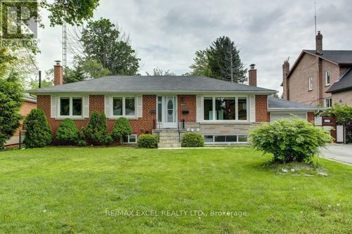 35 Urbandale Ave, North York, ON, M2M2G9 | Card Image