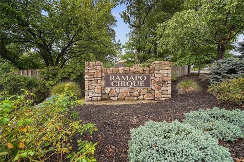 12 Chippewa Ct, Suffern, NY, 10901-4111 | Card Image