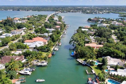 749 Siesta Dr, Sarasota, FL, 34242-1051 | Card Image