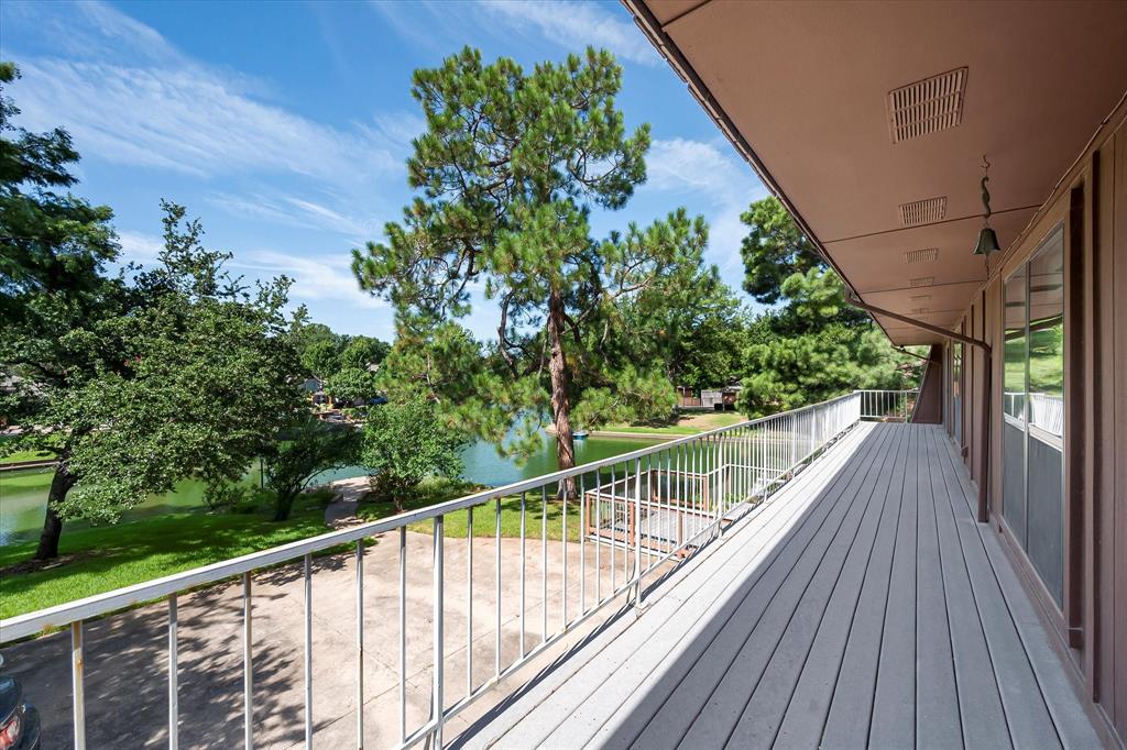 Winewood Ln, Arlington, TX 76013