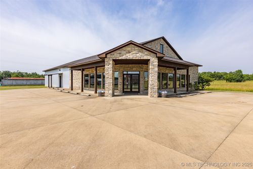 1910 E Jackson St, Hugo, OK, 74743-4248 | Card Image