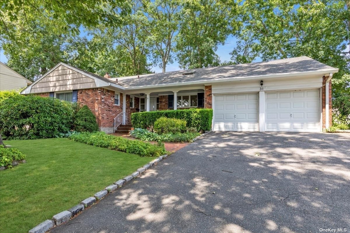 Cedar St, Syosset, NY 11791