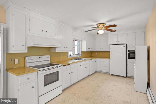 332 W High St, House other with 4 bedrooms, 2 bathrooms and null parking in MANHEIM PA | Image 9