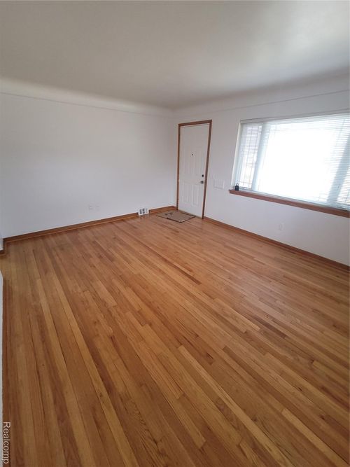 1641 Fairview Ave, Royal Oak, MI, 48073-3235 | Card Image