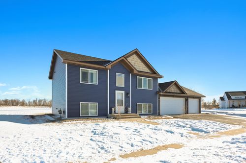 1011 Waters Edge Cir, Avon, MN, 56310-4523 | Card Image