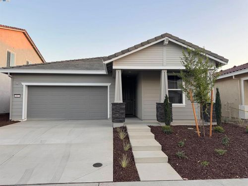 2017 Quartz Cove Way, Roseville, CA, 95747-4551 | Card Image