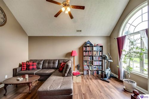 110 Tulip Dr, Bardstown, KY, 40004-6780 | Card Image