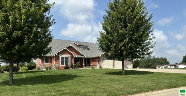925 Sunrise Trl, House other with 5 bedrooms, 3 bathrooms and null parking in Sioux Center IA | Image 46
