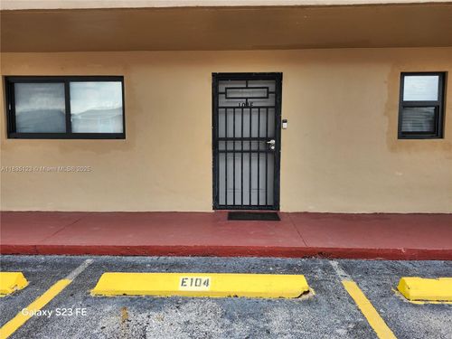 apt-104e-2325 W 60th St, Hialeah, FL, 33016-4498 | Card Image