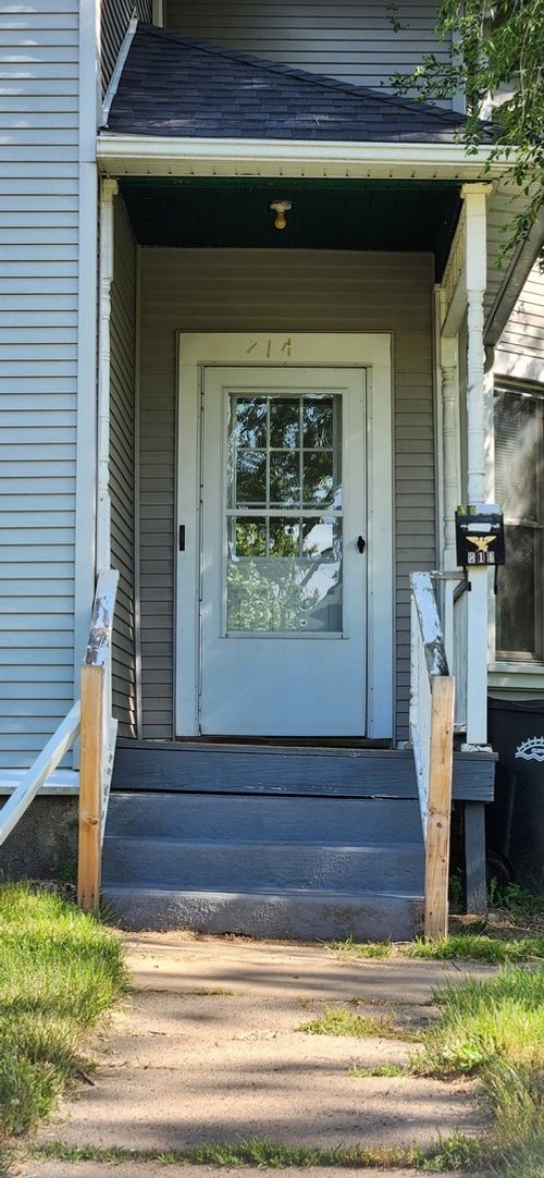 814 13th Ave S, Clinton, IA, 52732-6310 | Card Image