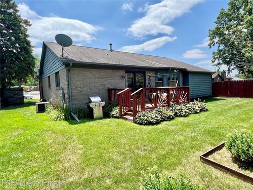 13327 Peck Dr, Warren, MI, 48088-1300 | Card Image