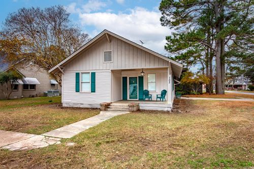 102 Ne 5th St, England, AR, 72046-1820 | Card Image