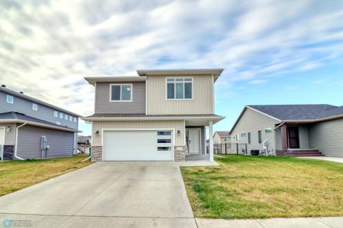 929 Albert Drive W, West Fargo, ND, 58078 | Card Image