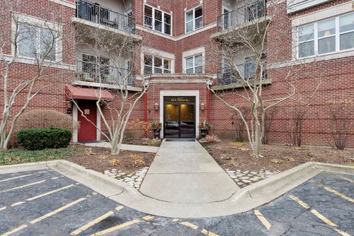 109-310 E Church Street, Libertyville, IL, 60048 | Card Image