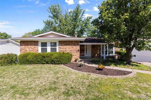 829 Forest Village Dr, Ballwin, MO, 63021-6160 | Card Image