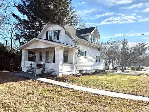 12 E Nauraushaun Ave, Pearl River, NY, 10965-2916 | Card Image