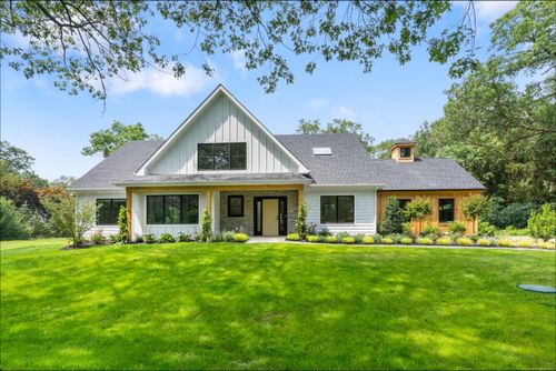 10 Singing Woods Rd, Norwalk, CT, 06850-1224 | Card Image