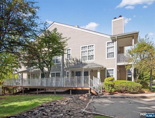 1003 Crown Ct, Mahwah, NJ, 07430-3250 | Card Image