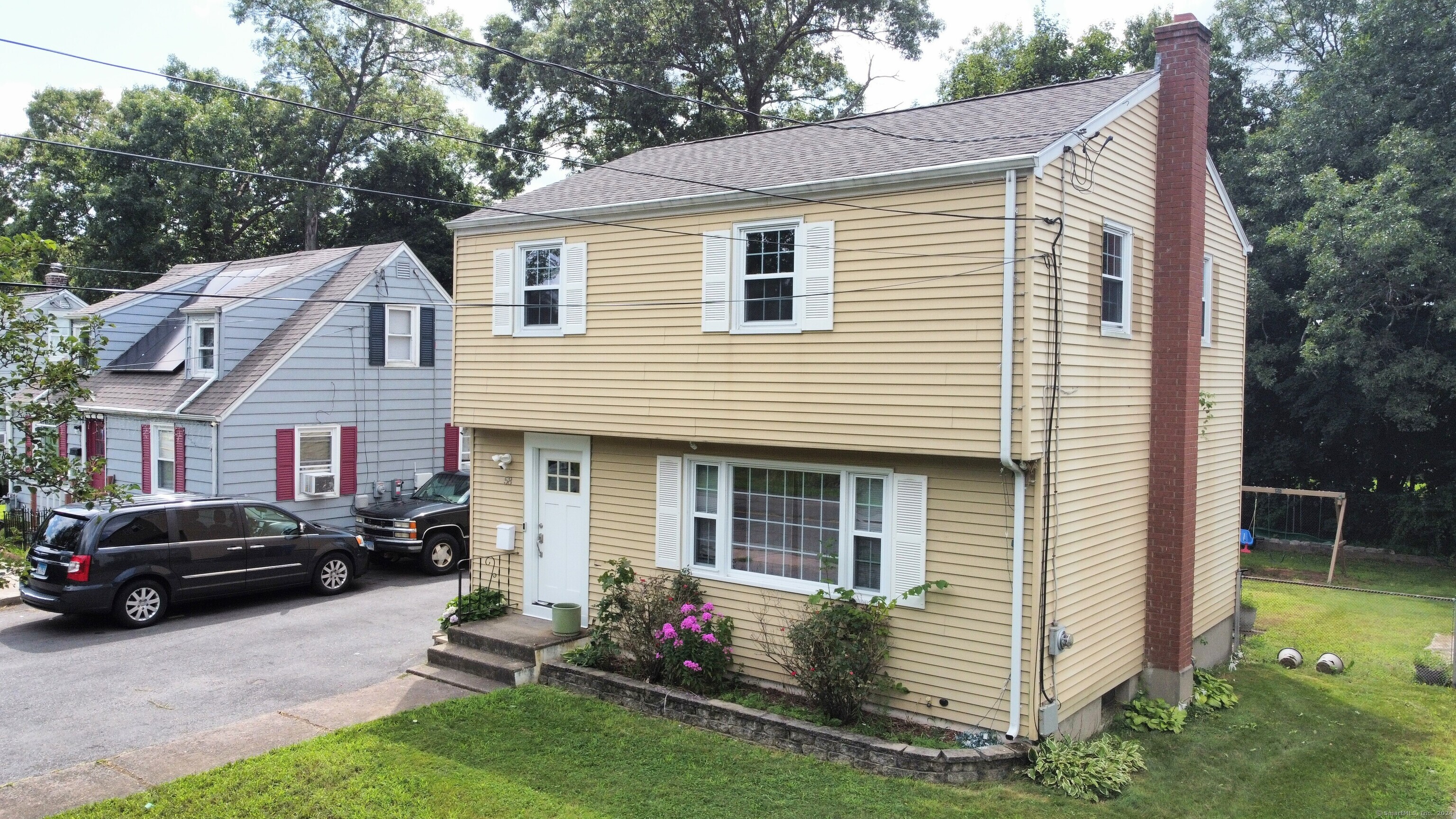 Hawthorne St, Manchester, CT 06042