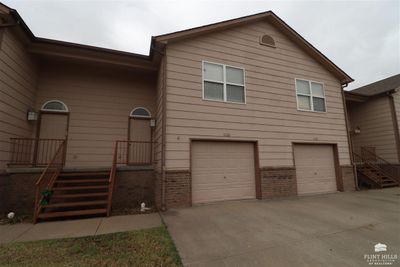 1120 Country Club Lane, Townhouse with 3 bedrooms, 2 bathrooms and null parking in Junction City KS | Image 1