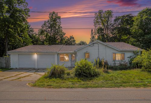 145 Wattles Rd S, Battle Creek, MI, 49014-8907 | Card Image