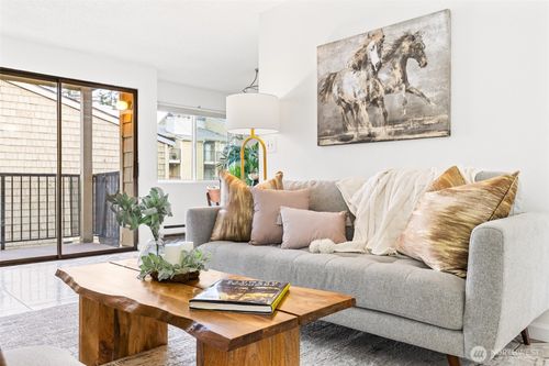 a202-2020 Grant Ave S, Renton, WA, 98055-3611 | Card Image