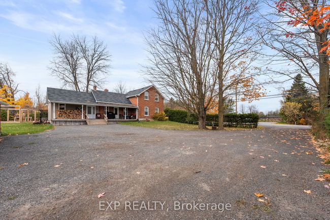 1742 Cameron St W, House other with 3 bedrooms, 2 bathrooms and 8 parking in Cannington ON | Image 8