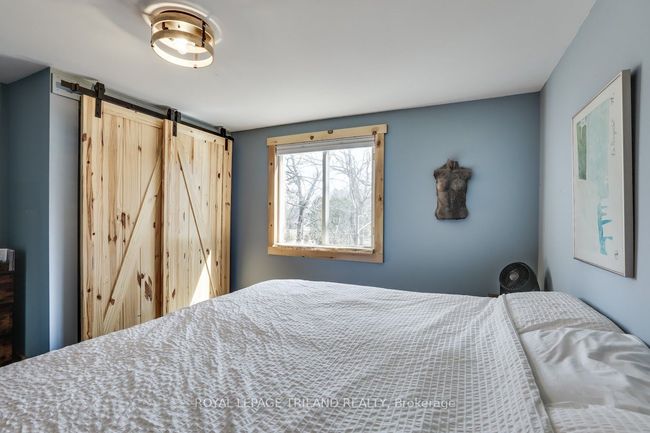 7933 Katharine Cres, House other with 2 bedrooms, 1 bathrooms and 5 parking in Port Franks ON | Image 10