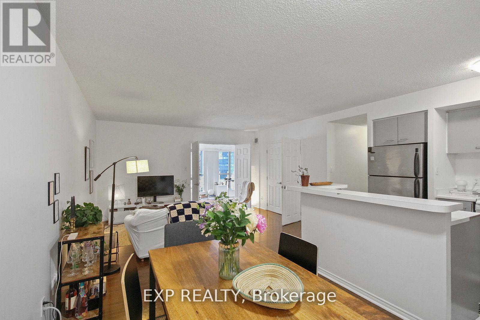 Residential in Toronto (Waterfront Communities)