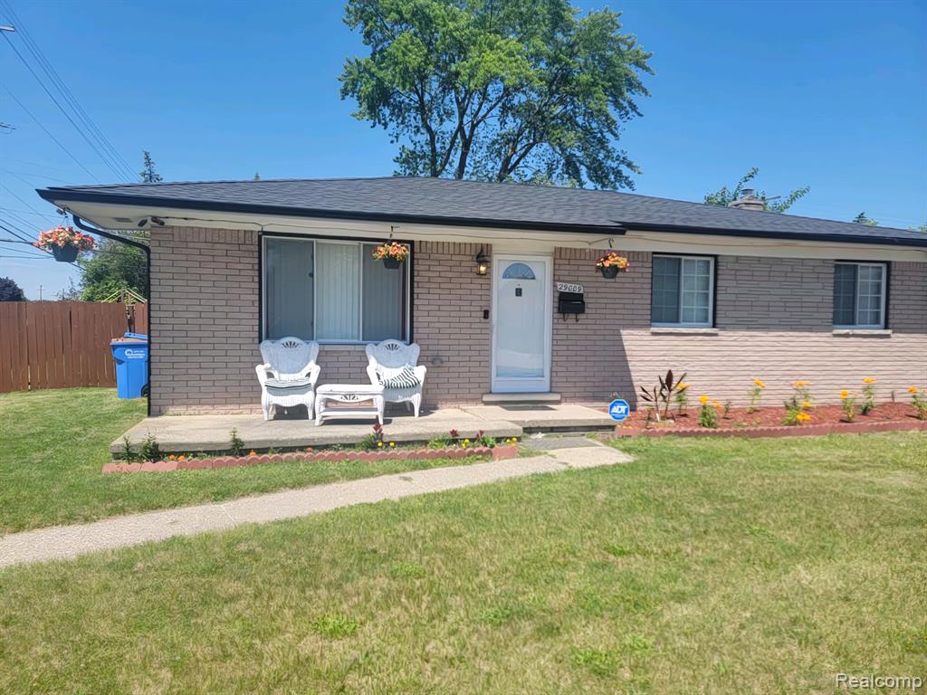 James Dr, Warren, MI 48092