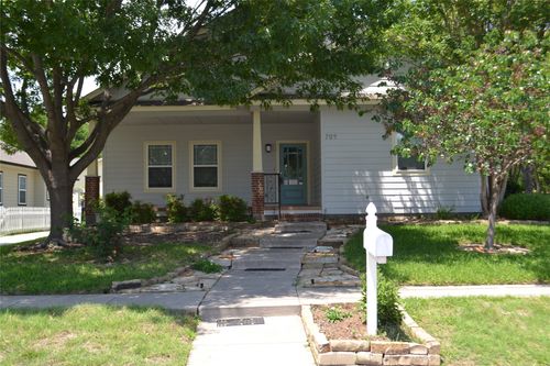 709 Roberts St, Denton, TX, 76209-2102 | Card Image