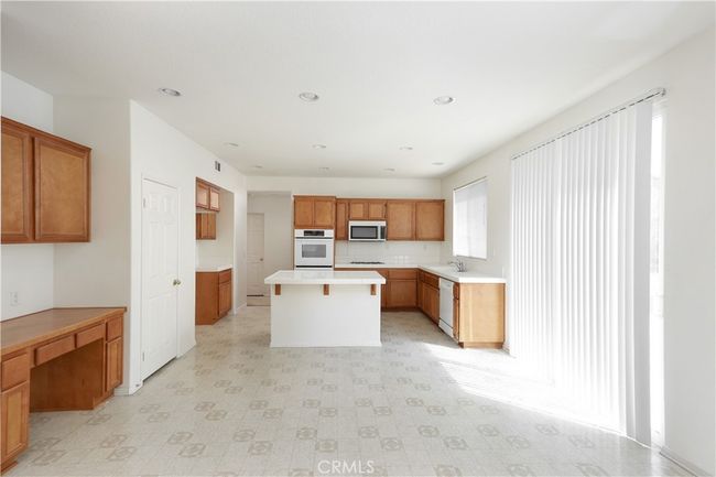 7556 W Avenue L11, House other with 5 bedrooms, 3 bathrooms and 2 parking in Lancaster CA | Image 7