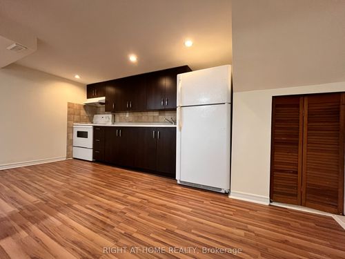 lower-195 Taylor Mills Dr N, Richmond Hill, ON, L4C2T5 | Card Image