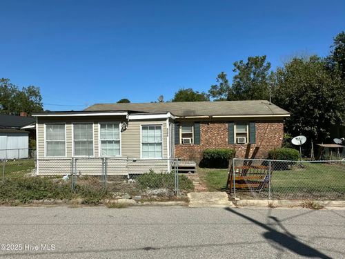 4396 W Hines St, Farmville, NC, 27828-1893 | Card Image