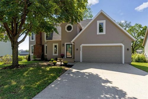 12490 S Ortega Dr, Olathe, KS, 66062-5637 | Card Image