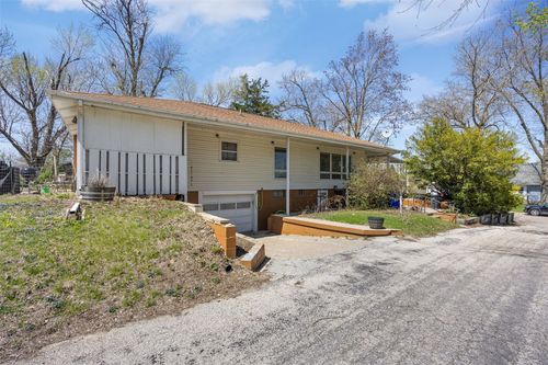 1285 30th St, Cedar Rapids, IA, 52402-4061 | Card Image