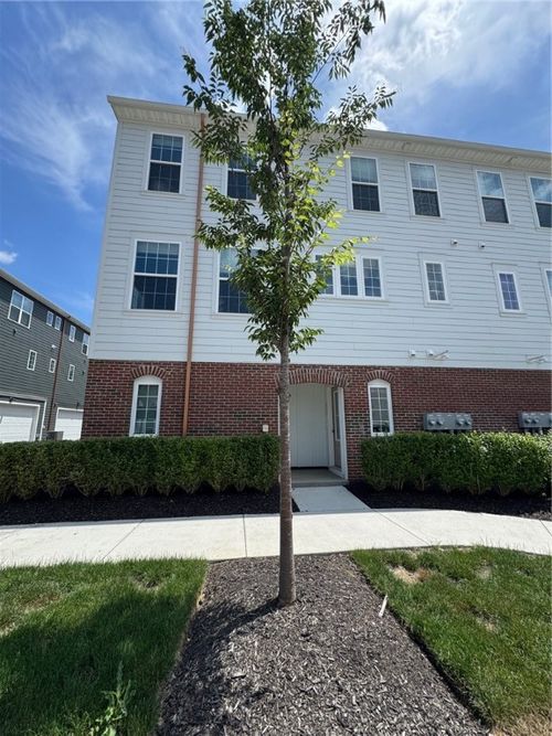607 Carlton Ln, Cranberry Twp, PA, 16066-7948 | Card Image