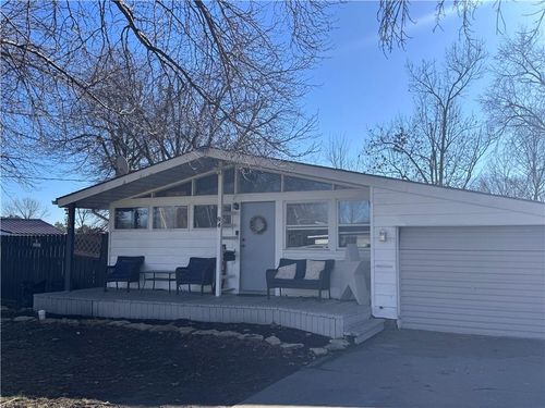 94 11th St, Chillicothe, MO, 64601-1608 | Card Image